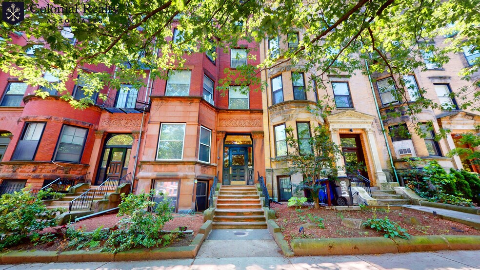 Building Photo - 1071 Beacon St
