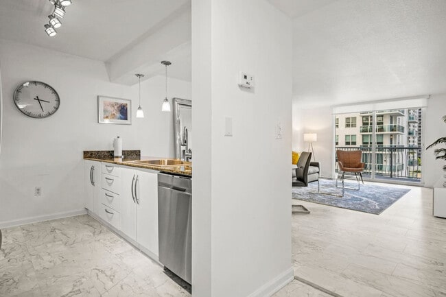 Building Photo - 1200 Brickell Bay Dr