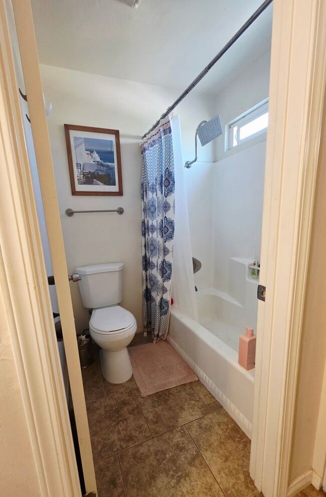 Building Photo - $5,500 - Beautiful 3BR/2BA Home on ? Acre ...