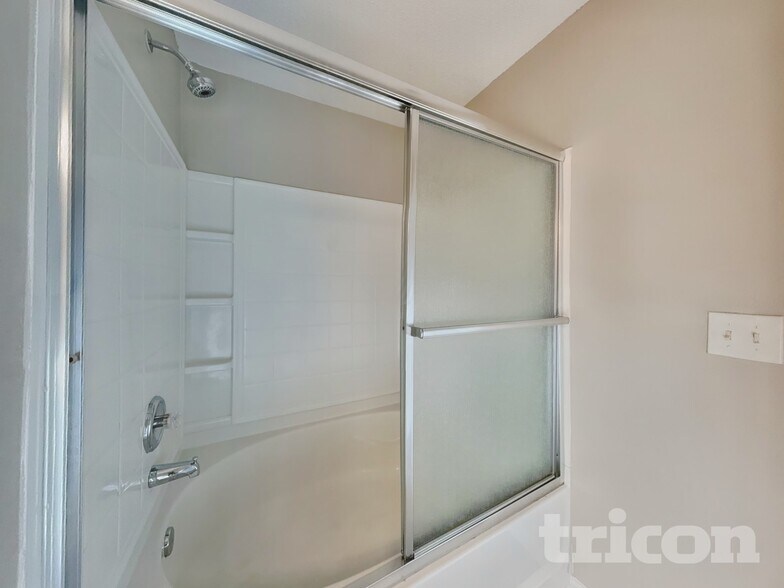 Building Photo - 3733 Eskdale Dr