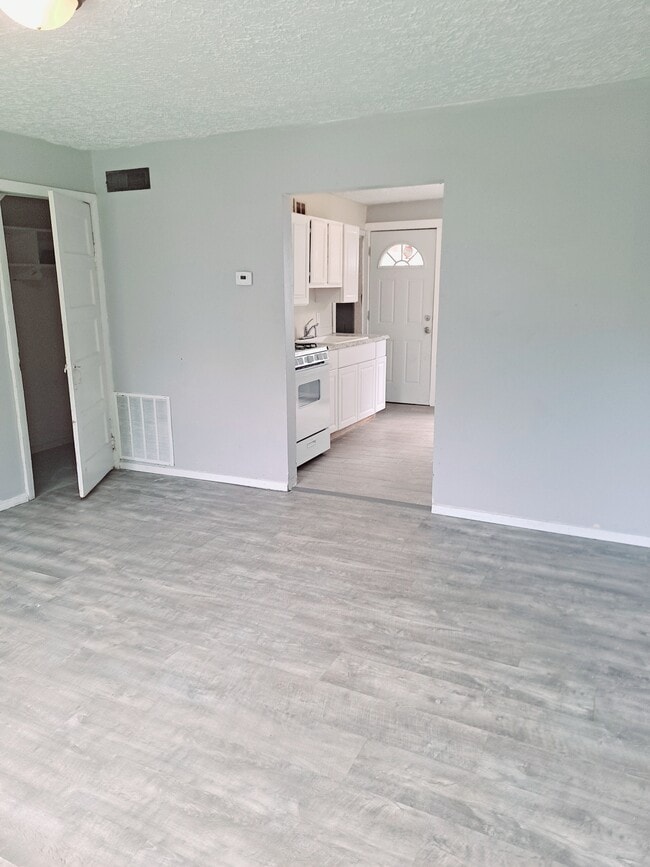 Building Photo - 9042 Maple Grove Rd