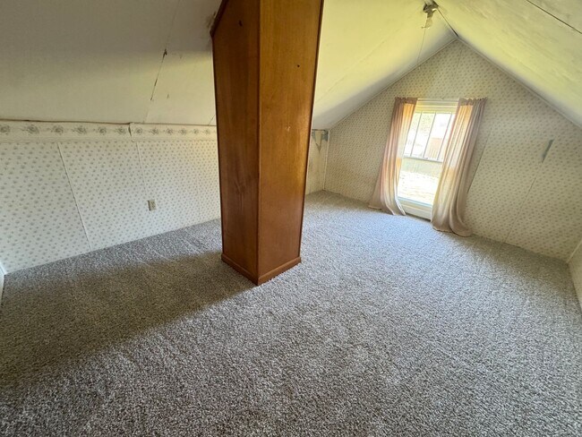 Building Photo - Spacious & Updated Home with Bonus Room, Large Basement, & Garage