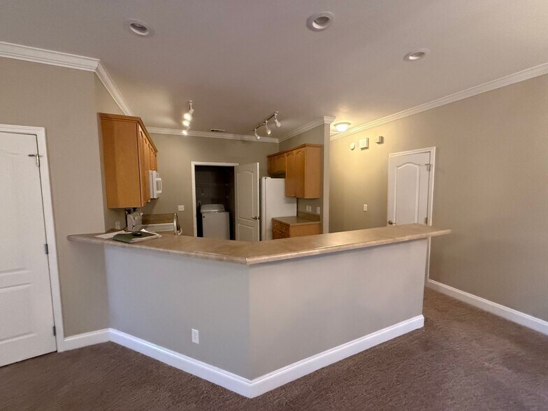 Building Photo - One Level Garden Home in Athena Park