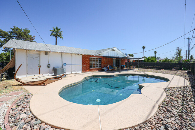 Building Photo - 4031 W Ocotillo Rd