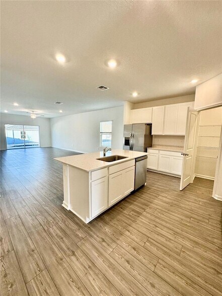 Building Photo - 6582 SW 89th Loop