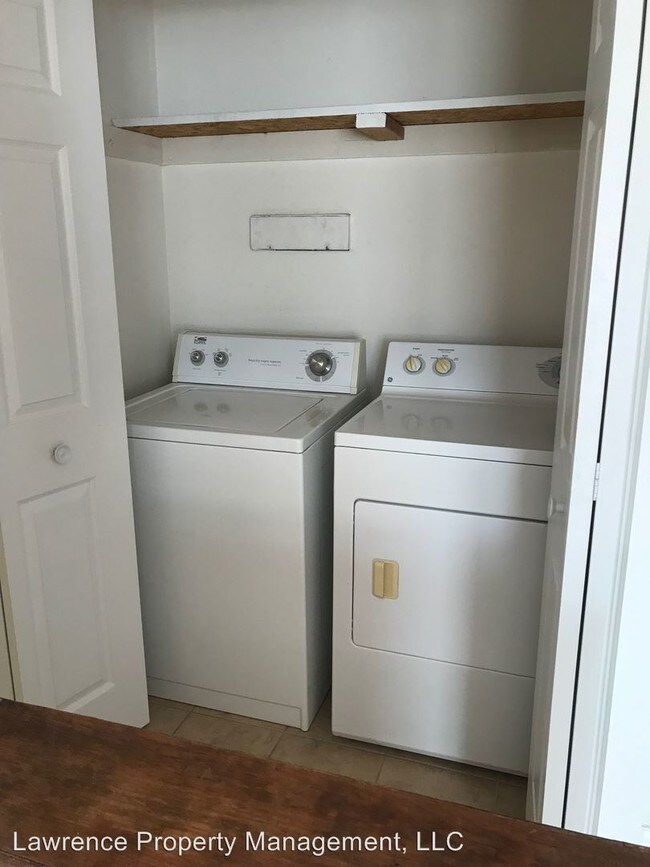 Building Photo - 2 br, 1 bath Apartment - 901 Illinois