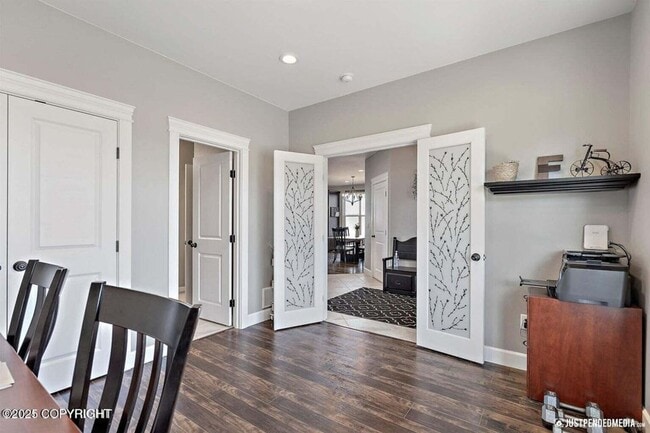 Building Photo - Beautiful Custom Wasilla Home!