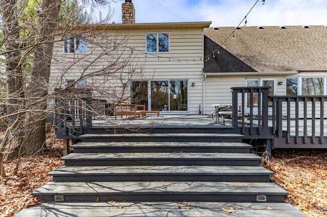 Building Photo - 9885 Belmont Ct