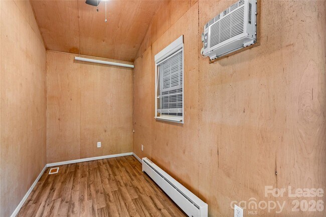 Building Photo - 5020 Fox Hollow Dr