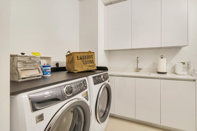 Building Photo - 1333 S Flagler Dr