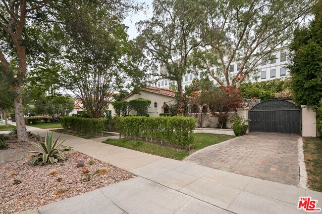 Building Photo - 312 S El Camino Dr