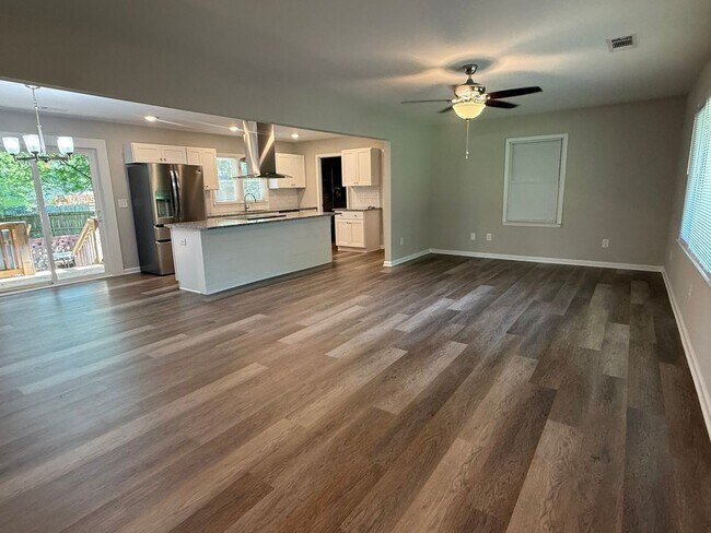 Building Photo - 3 Bedrooms, 2 Bathrooms - Home in North Rome!