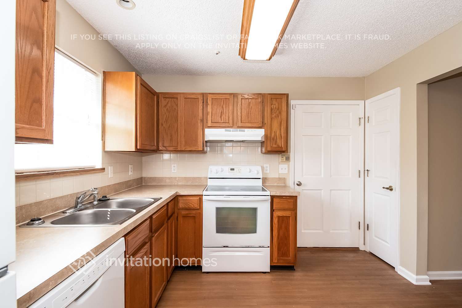 Building Photo - 7761 Pikes Peak Dr