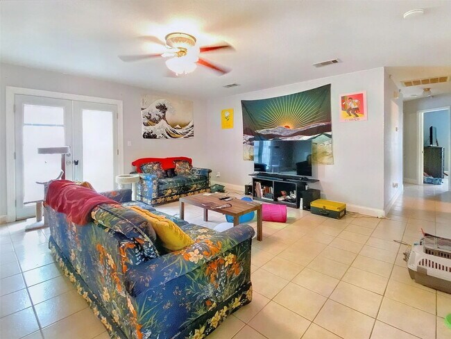 Building Photo - "Charming 3-Bedroom Home with Spacious Interior in San Marcos – Discover 1371 Sq Ft of Comfort!"