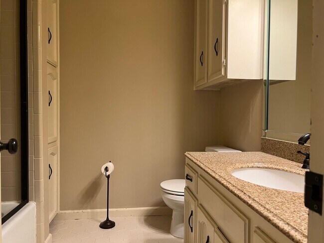 Building Photo - 14 Feldspar Ct