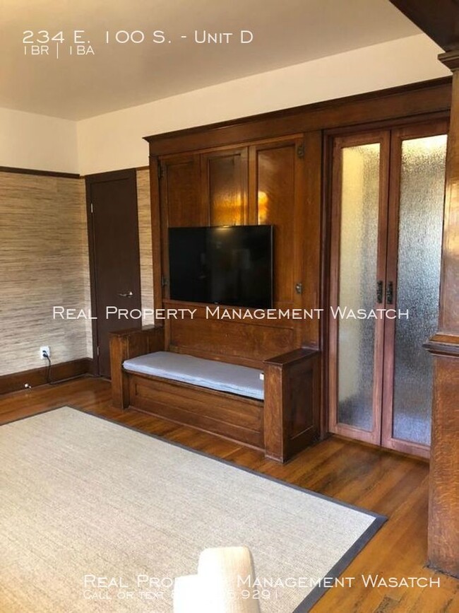 Building Photo - 1 Bedroom 1 Bathroom Unit at The Hollywood!