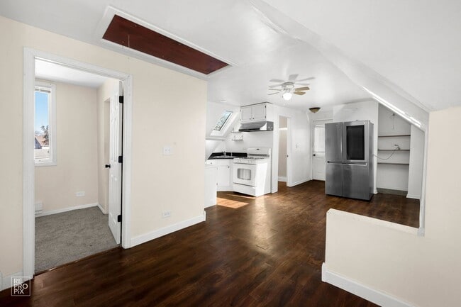 Building Photo - 164 Oak St