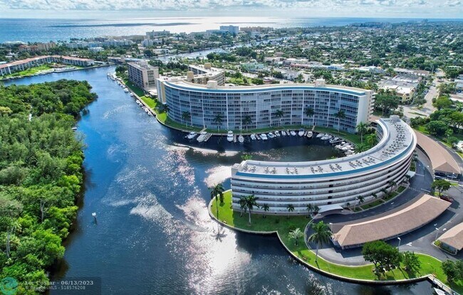 Building Photo - 1523 E Hillsboro Blvd