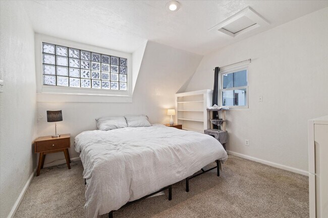 Building Photo - Awesome 3 bedroom, 2 bath home!