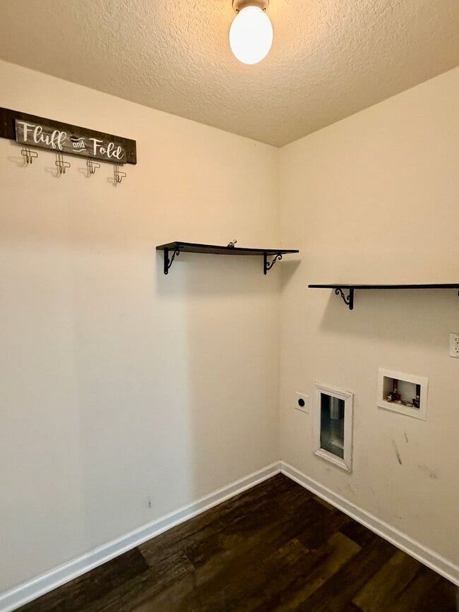 Building Photo - Spacious 5 Bedroom, 3 Bathroom Home with Flex Room, Loft & Pond View