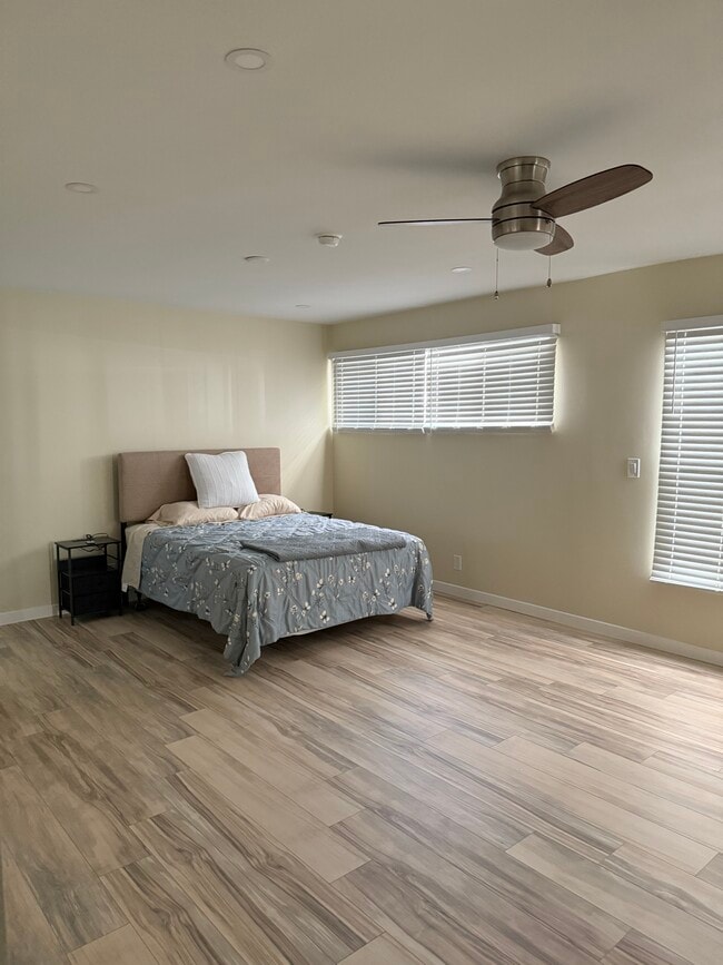Master Bedroom w/Queen mattress - 4110 Baldwin Ave