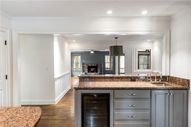 Building Photo - 2468 Ridgeway Dr