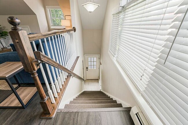 Building Photo - 1439 NY-9P