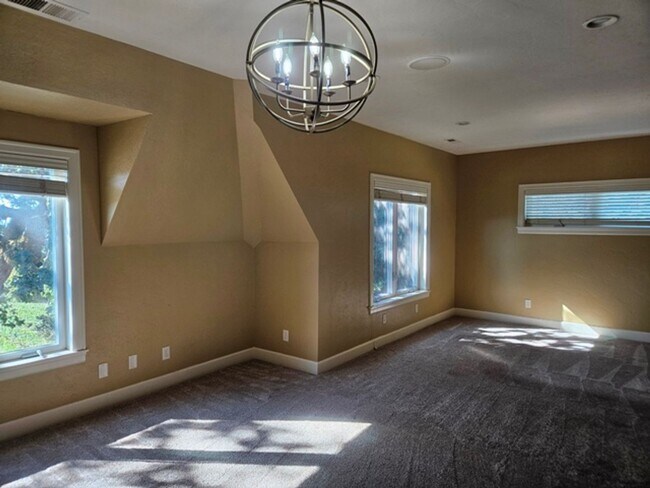 Building Photo - 4Bd/5Ba Multi Story Home - For viewing by ...