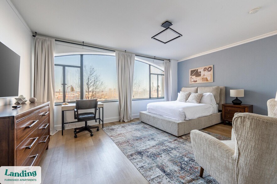 Primary Photo - 933 McGee St