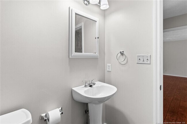 Building Photo - 6924 Woodmark Dr