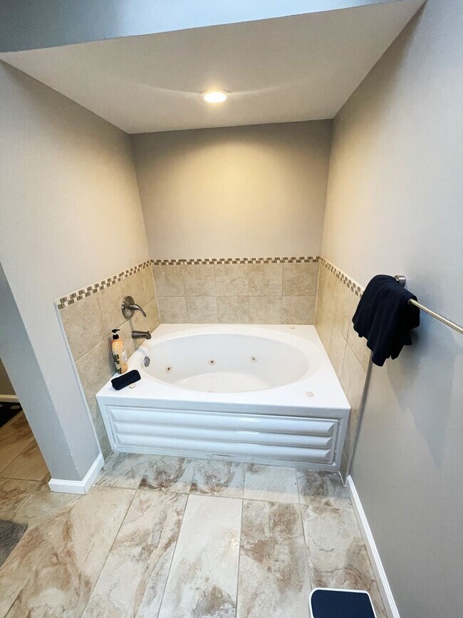 Building Photo - 13209 Lantern Hollow Dr