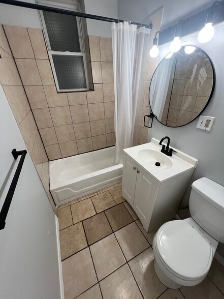Building Photo - 4150 W 24th St