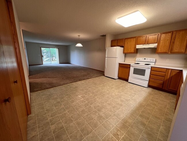 Building Photo - Great Single Level 2 Bedroom Townhome