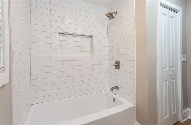 Building Photo - 629 Clairmont Cir