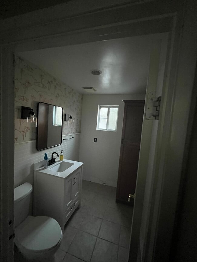 Building Photo - 22240 Wyandotte St