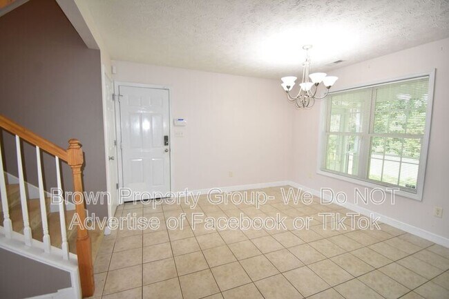Building Photo - 165 Pender Rd