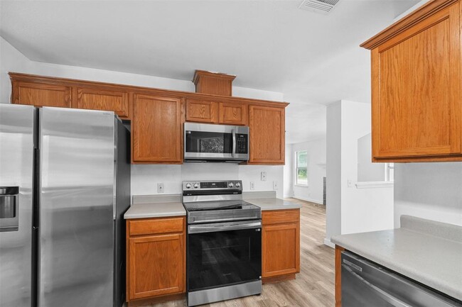 Building Photo - 176 Oak River Dr