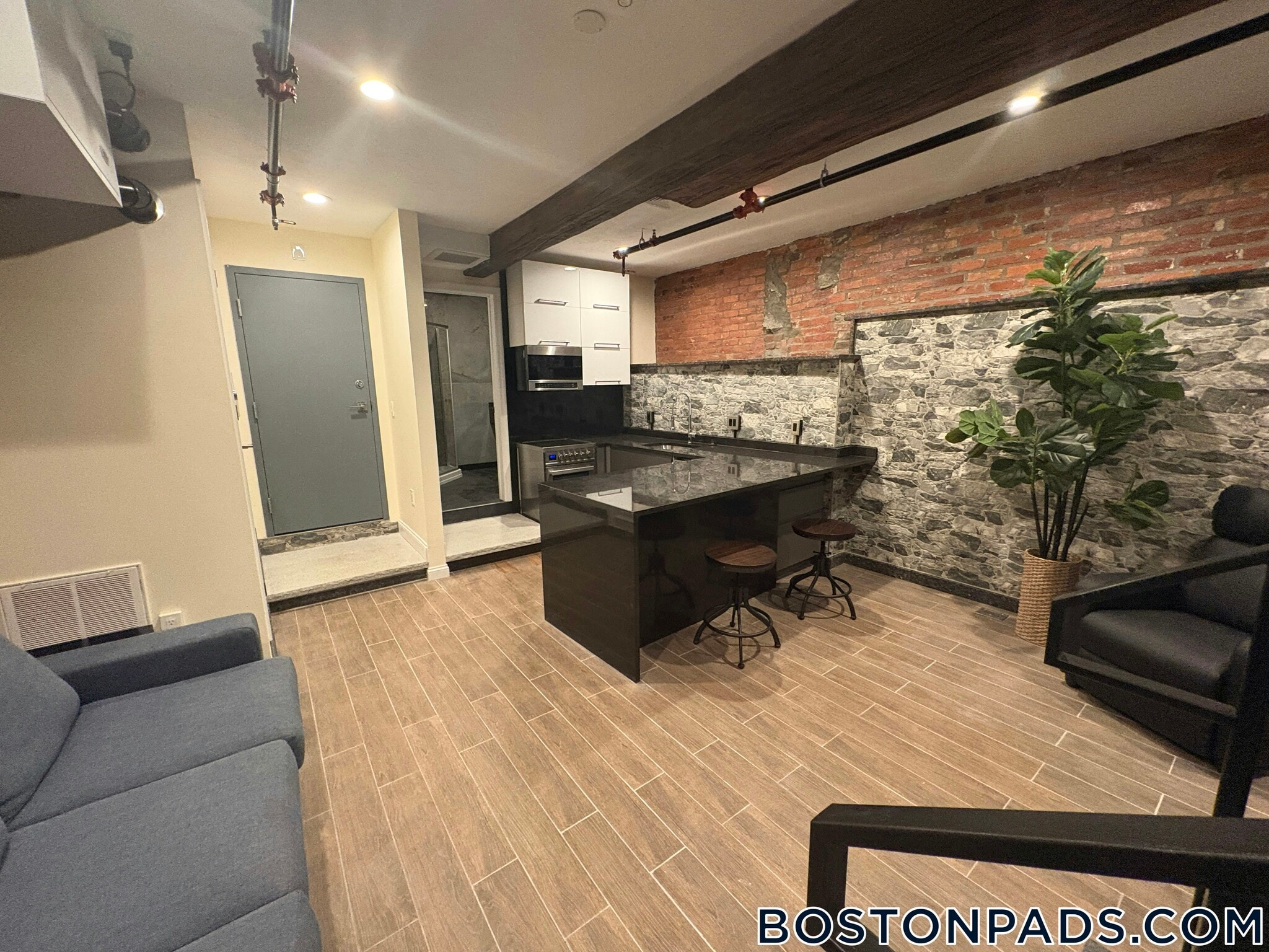 Building Photo - 1028a Commonwealth Ave