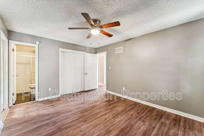 Building Photo - 525 NE Karapat Dr