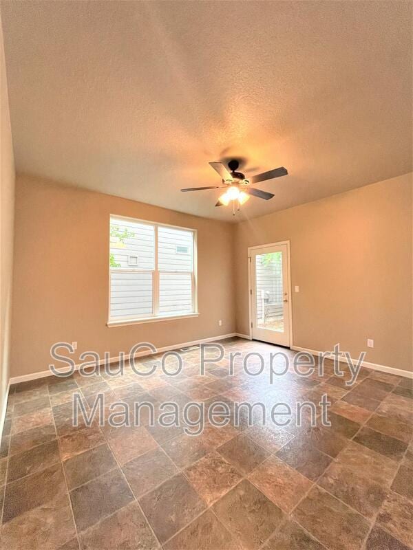 Building Photo - 3762 SE Oakleaf St