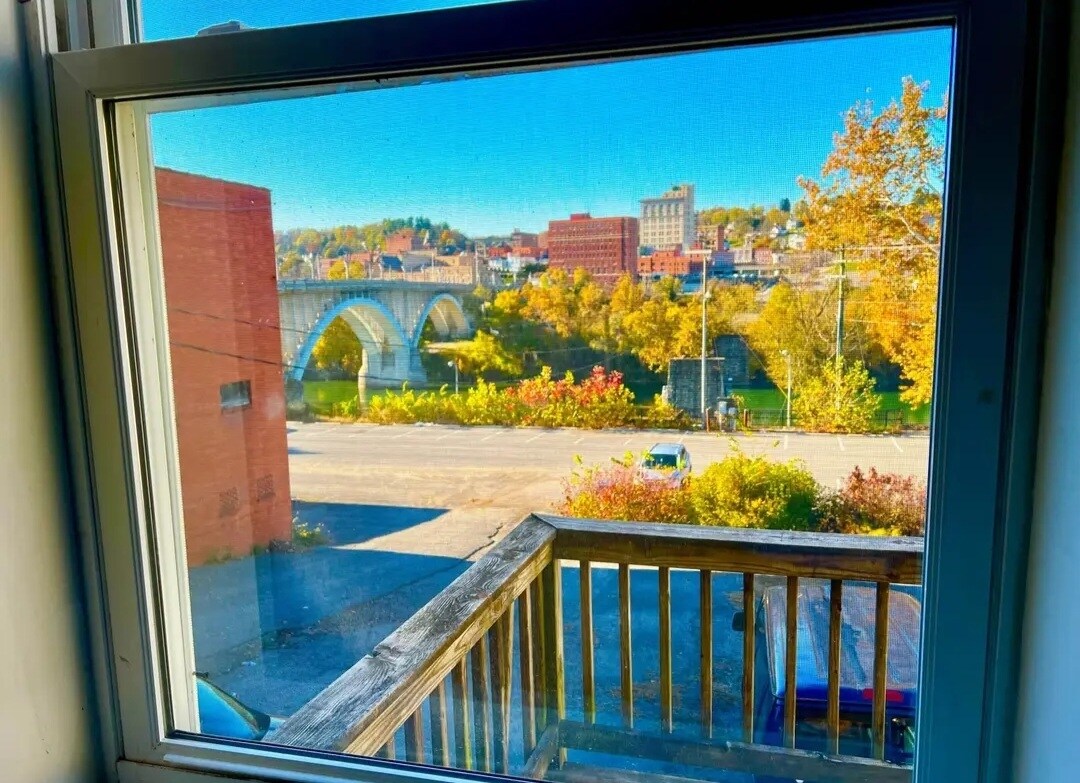 Building Photo - 306 Merchant St