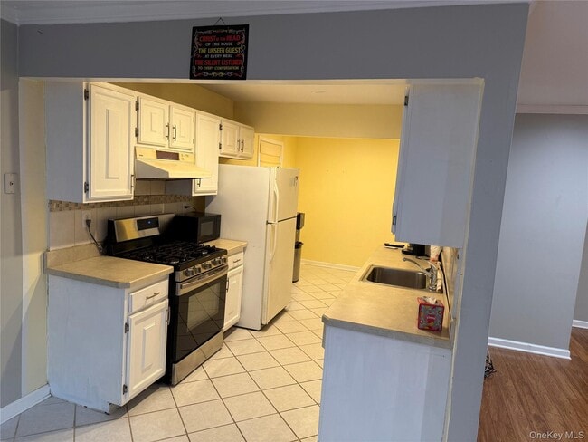 Building Photo - 40 New Holland Village