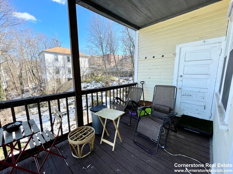 Building Photo - 18 Sunset St