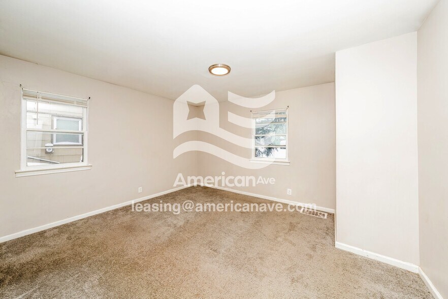 Building Photo - 85 Mc Ardle St