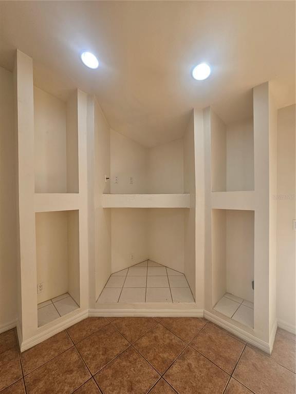 Building Photo - 4526 Santa Barbara Blvd