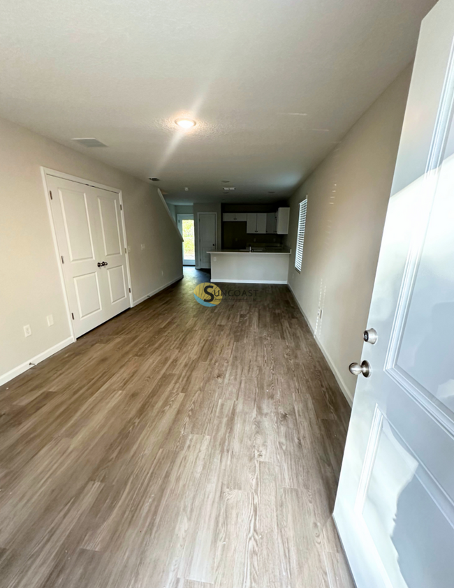 Building Photo - New Town Home for an AMAZING PRICE!