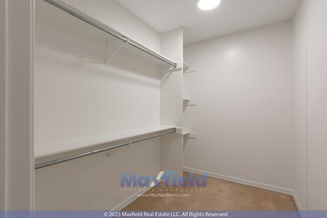 Building Photo - Beautiful 6BD, 3.5BTH, 3GAR Home in Cranberry Hills