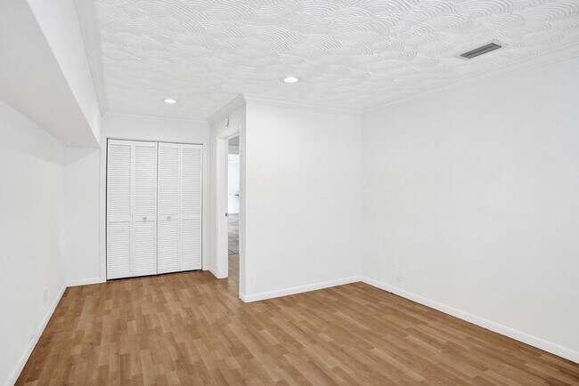 Building Photo - 2632 SE 10th Ct