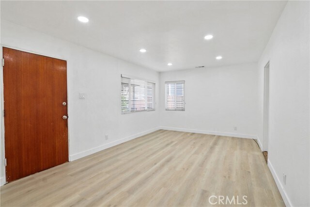 Building Photo - 2212 S Isabella Ave