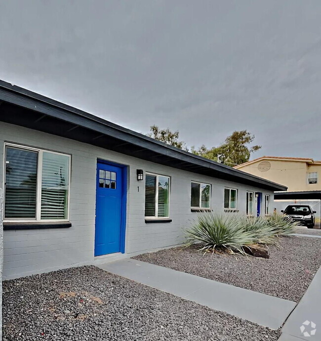 Building Photo - Stylishly Updated 2BR/1BA – Single-Level L...
